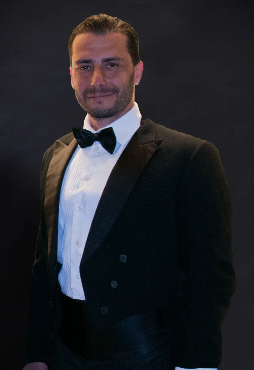 Max Wilson Pereira em traje formal